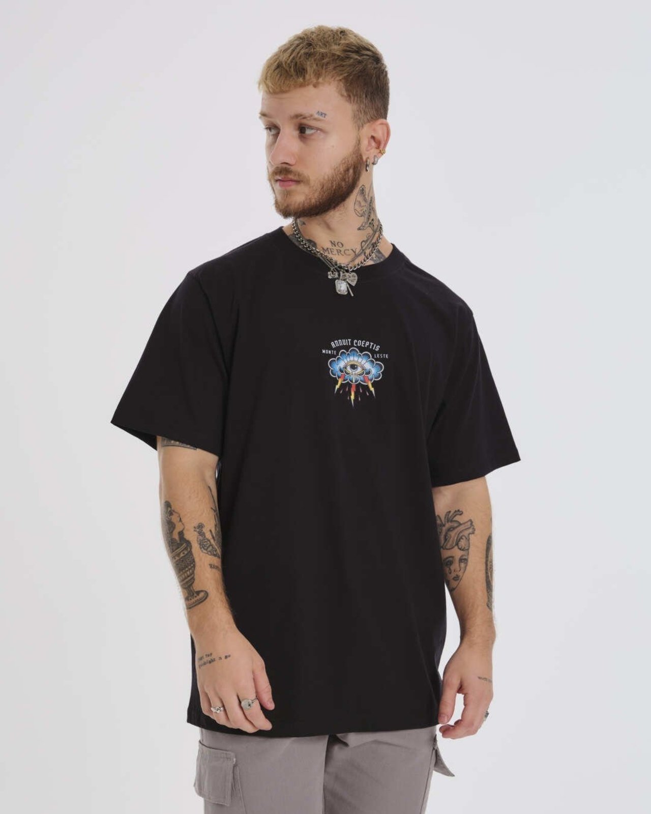 Camiseta Regular Estampada - Annuit Preto