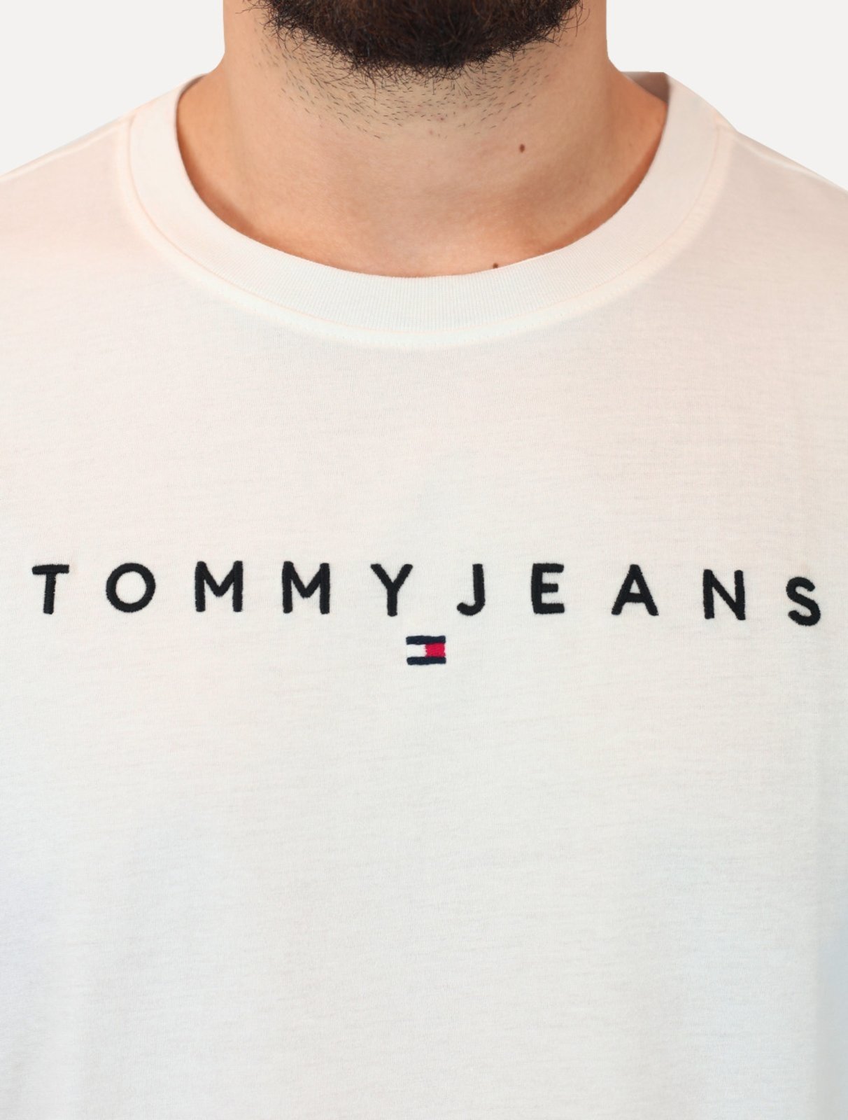Vista 3 Camiseta Tommy Jeans Masculina Core Linear Logo Tee Branca branco Tommy Jeans branco