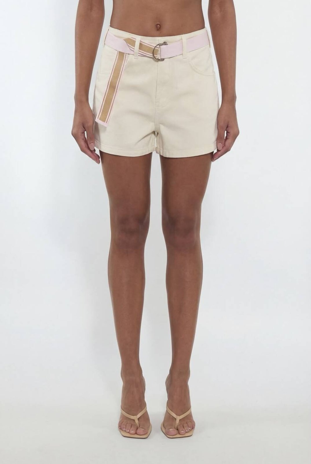 Short Sarja Regular Média com Cinto Colcci CLC Off Shell