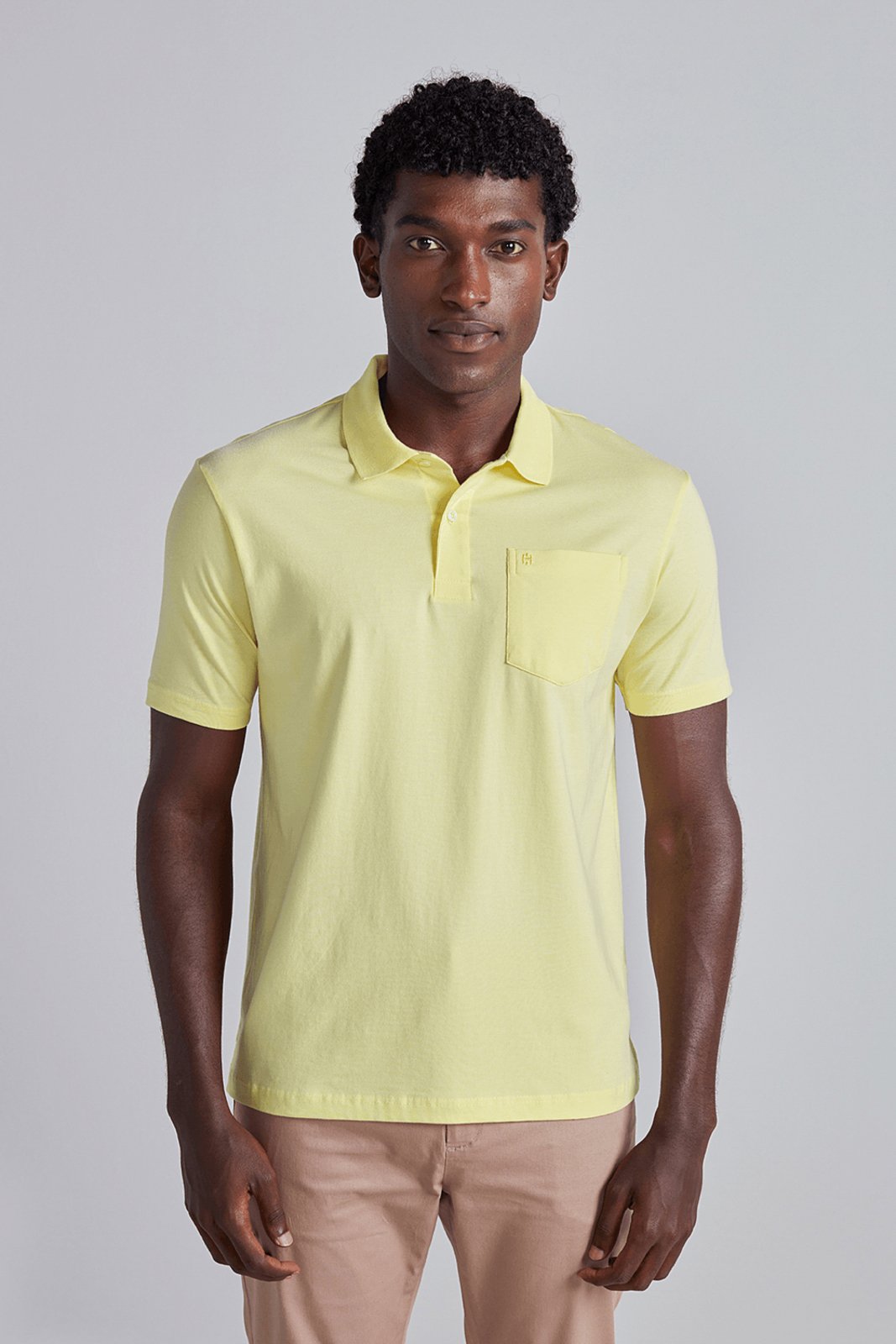 HIGHSTIL Polo Manga Curta com Bolso Comfort Malha Básica - Amarelo Manteiga