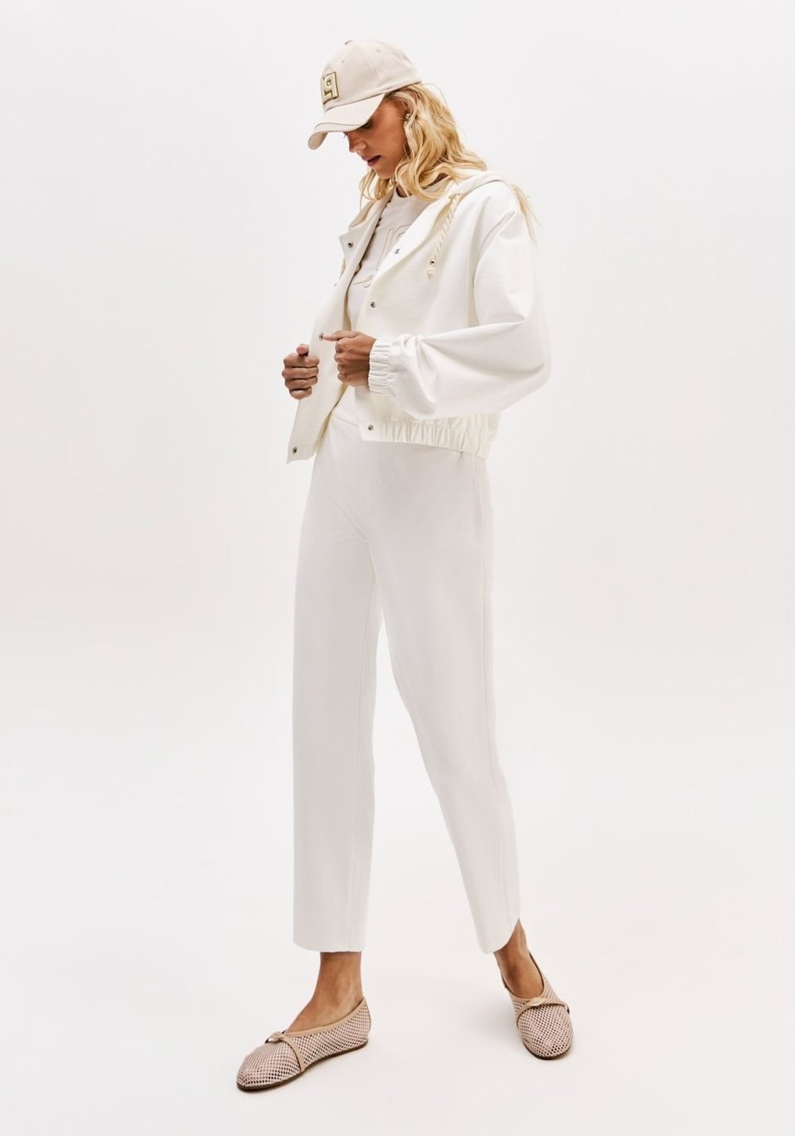 Calça Carrot Cintura Alta Bolsos Sport Easy