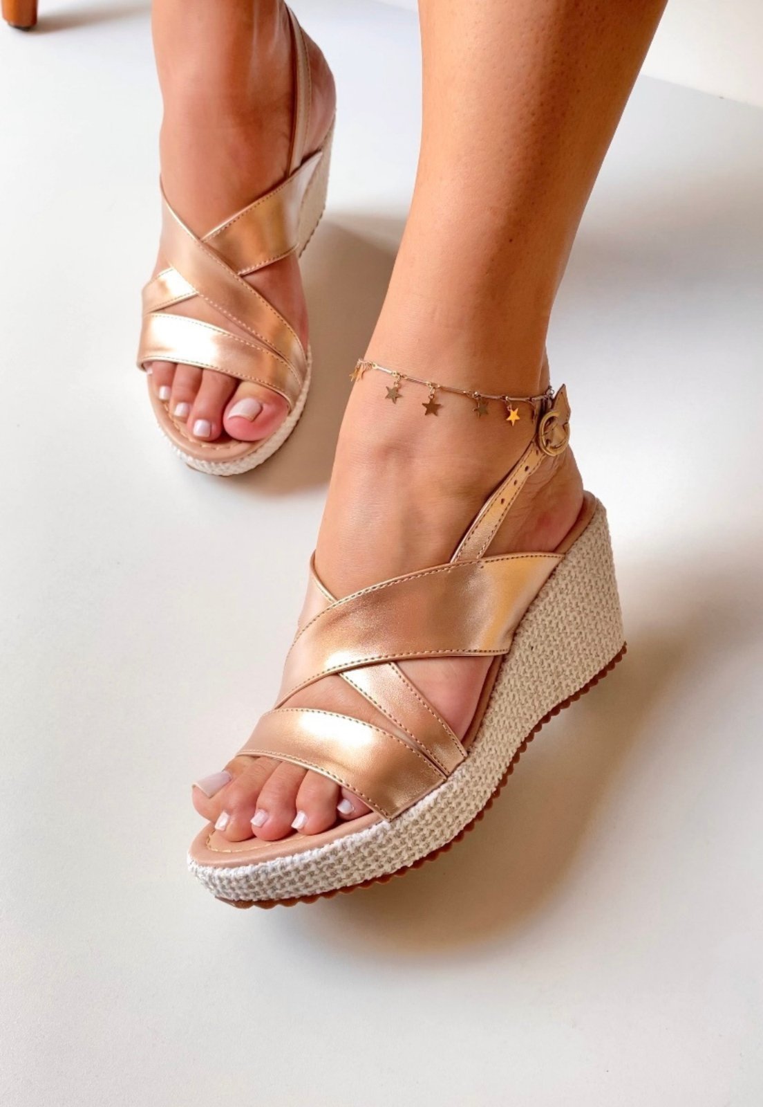 Sandália Plataforma Confort Atalia Shoes Linhão Trançado Metalizado Cobre Tiras Cruzadas Peito do Pé Slingback