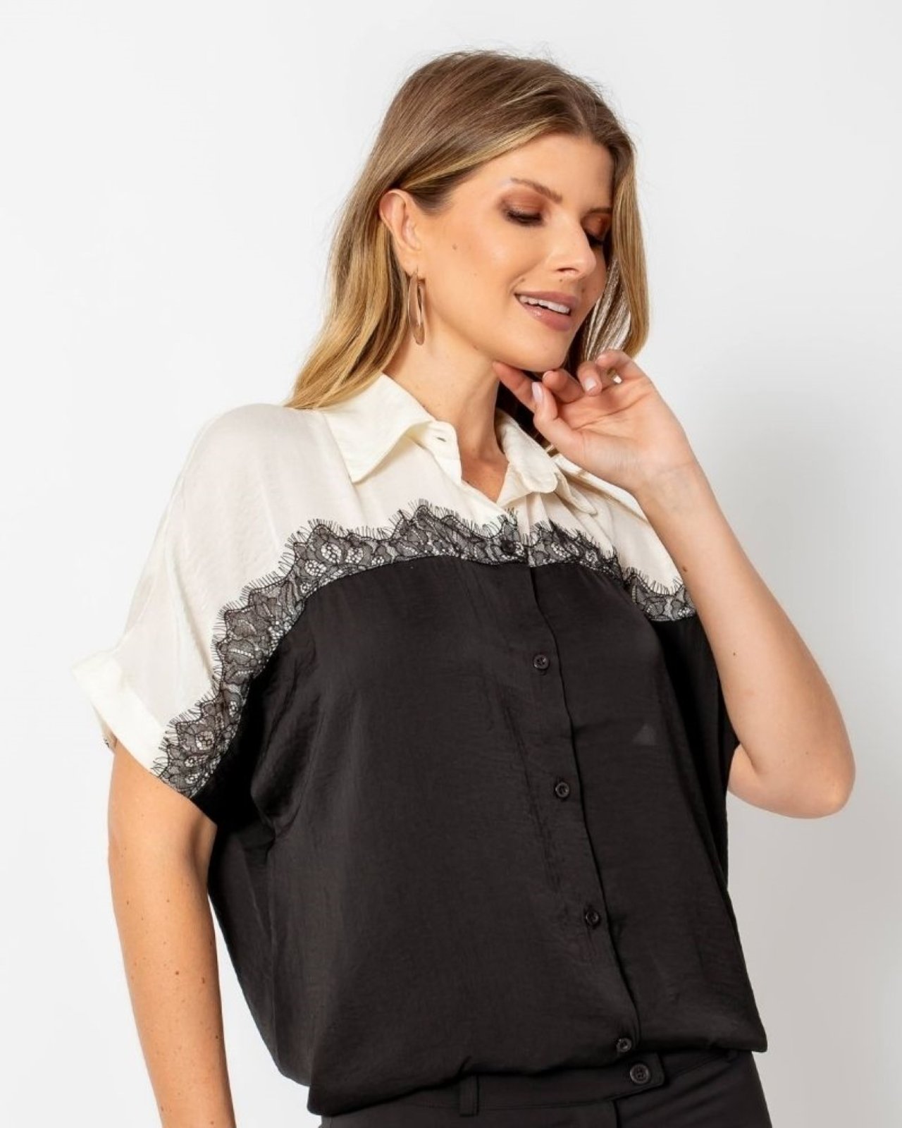 Vista 3 CAMISA ACETINADA COM RENDA CREME preto preto