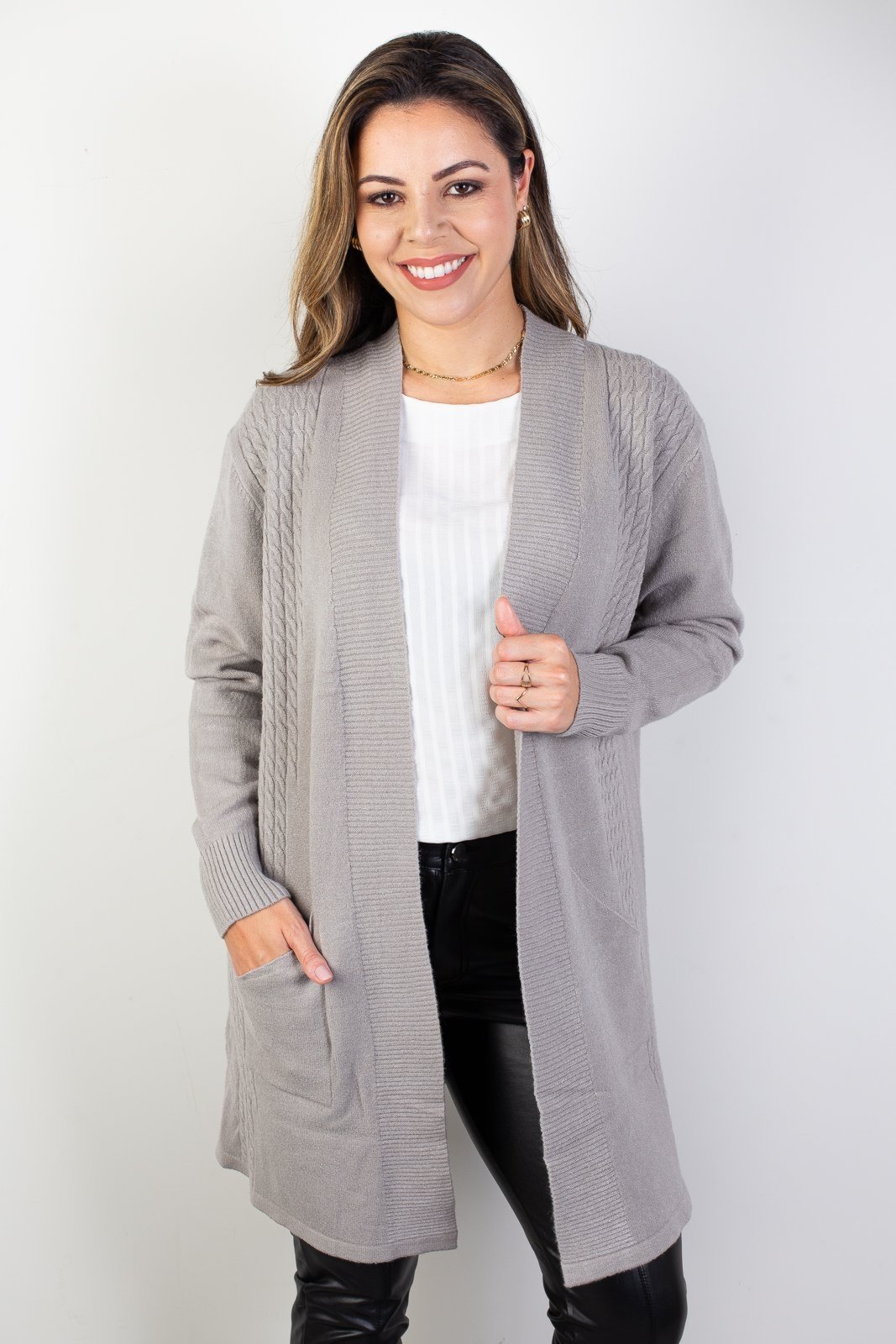 Cardigan alongado feminino com bolsos 81131 - Amêndoa