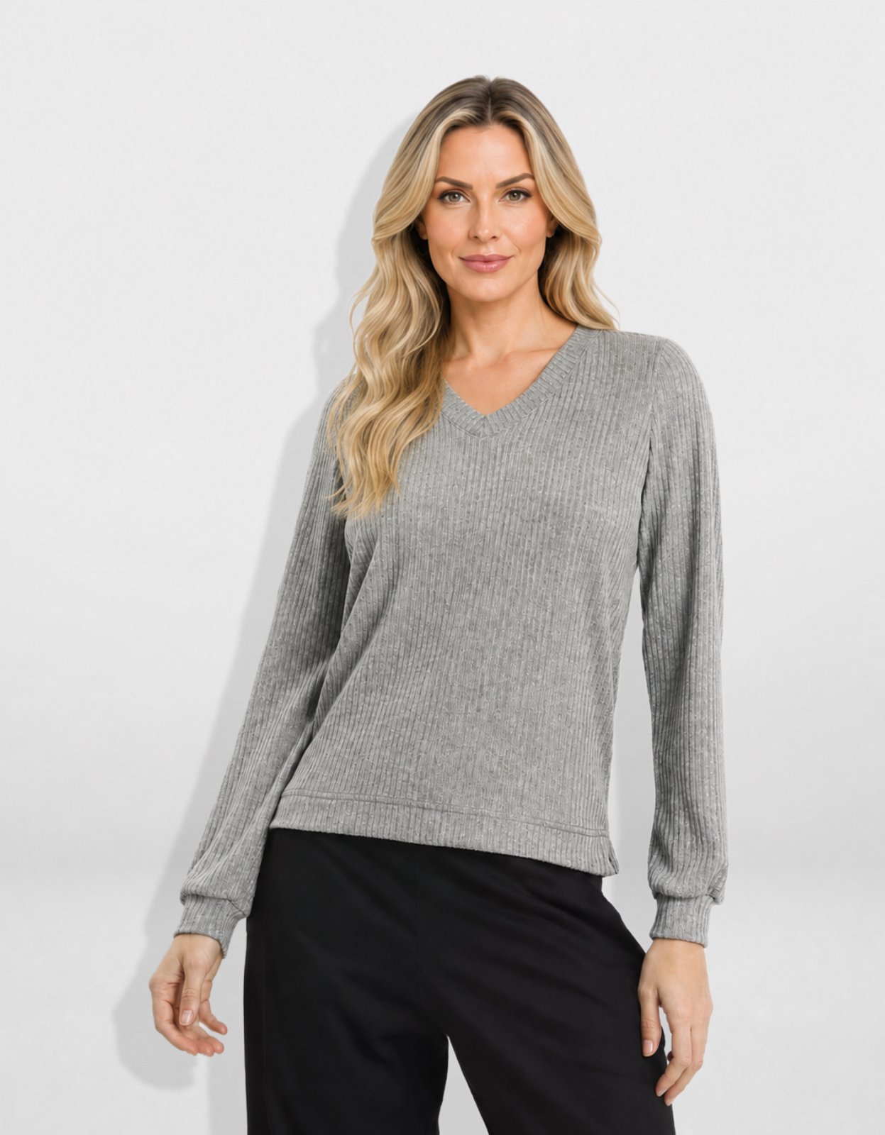 Blusa Feminina Pompier em Malha Canelada Manga 7/8 com Decote V Cinza