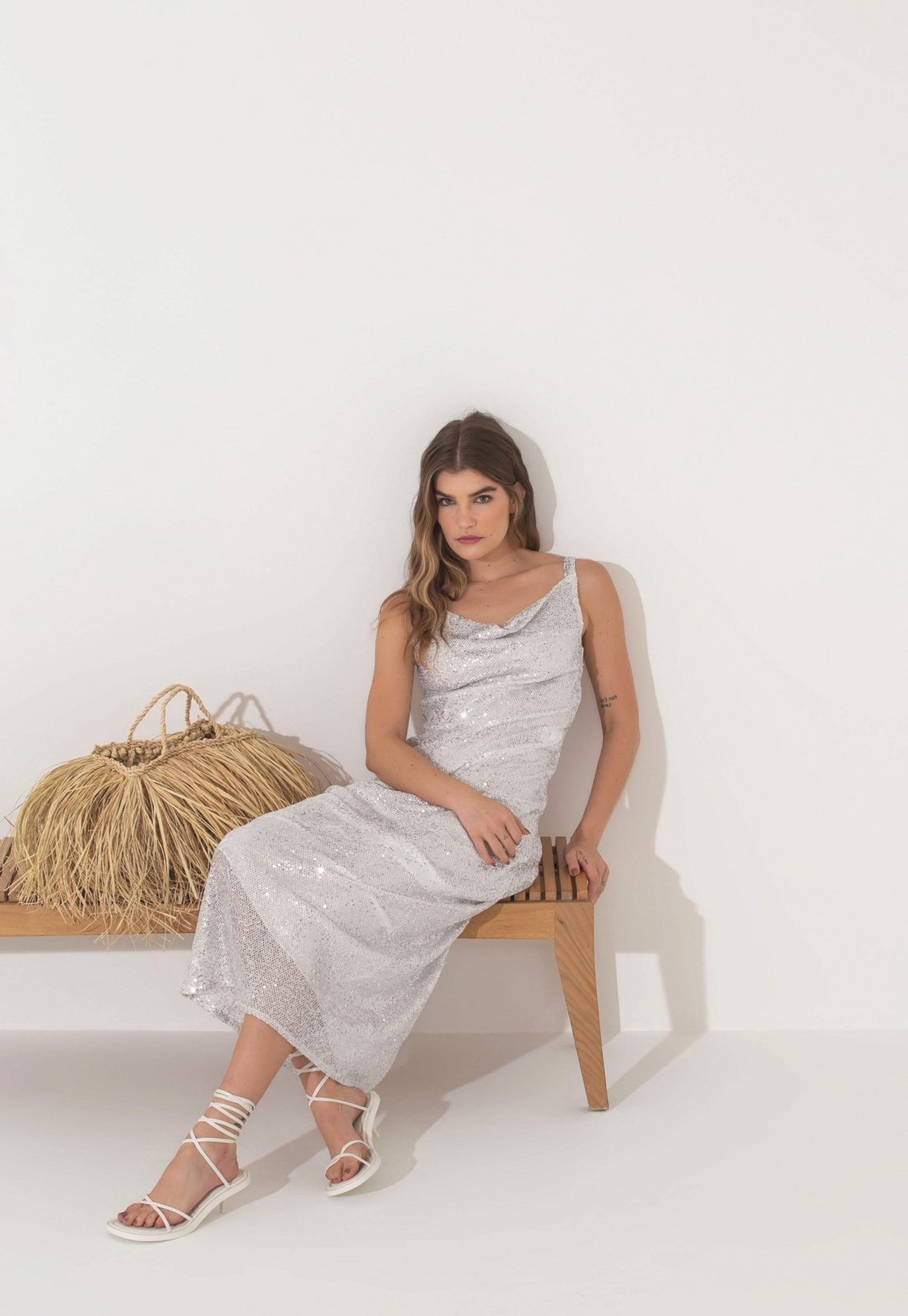 Vestido Midi Paetê Traymon Decote Degagê Branco