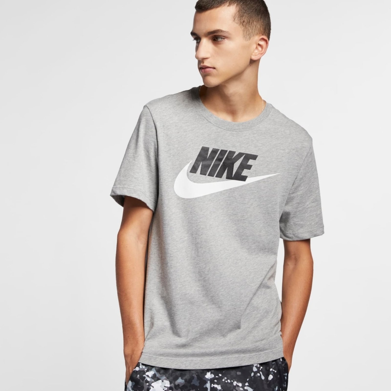 Camiseta Nike Sportswear Tee Icon Futura Cinza