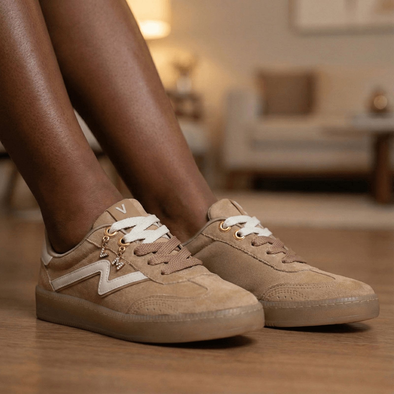 Tênis Feminino Via Marte Camurça Cadarço Duplo Bege