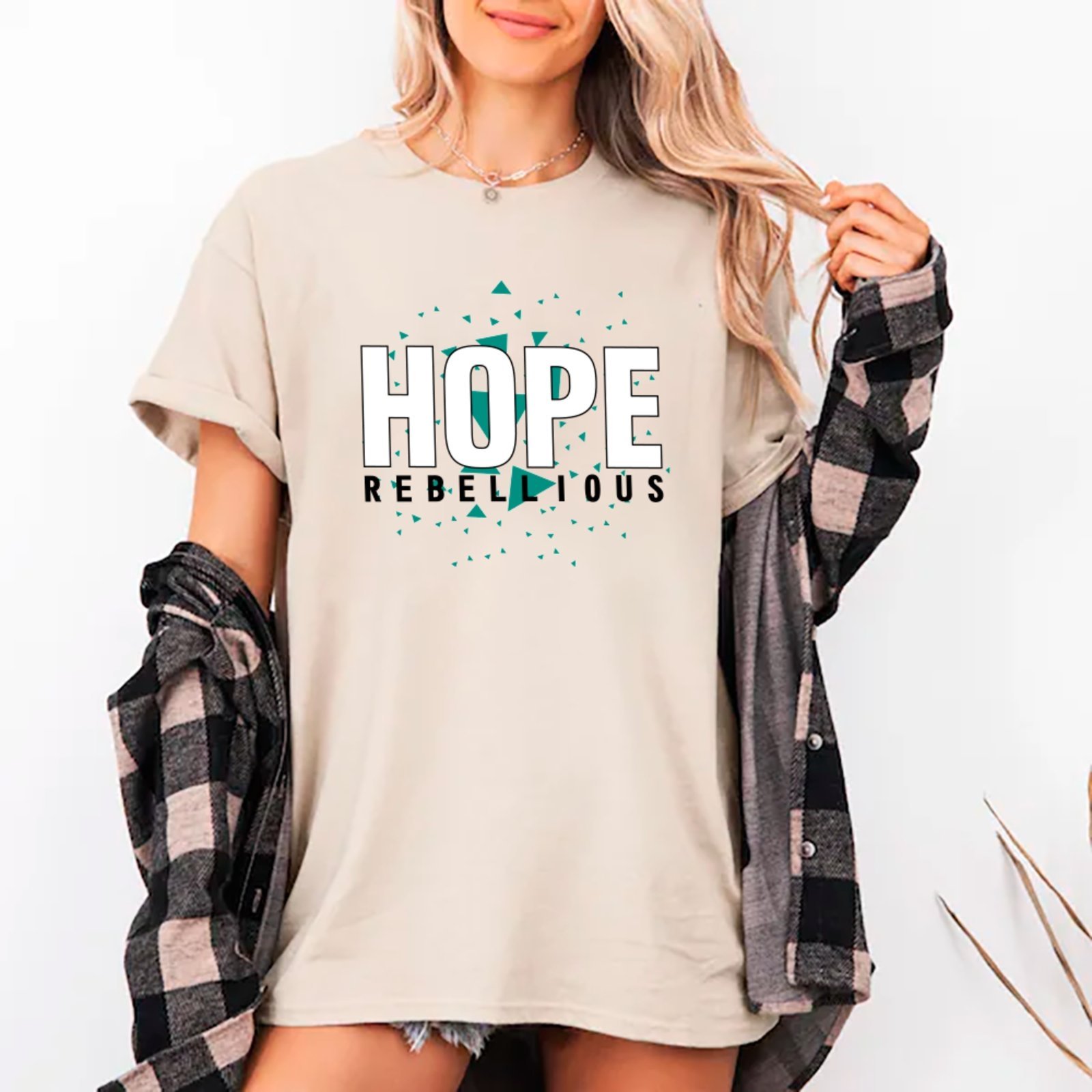 Camiseta Ousy Unissex Hope Rebellious Visual Exclusivo Básica Off White