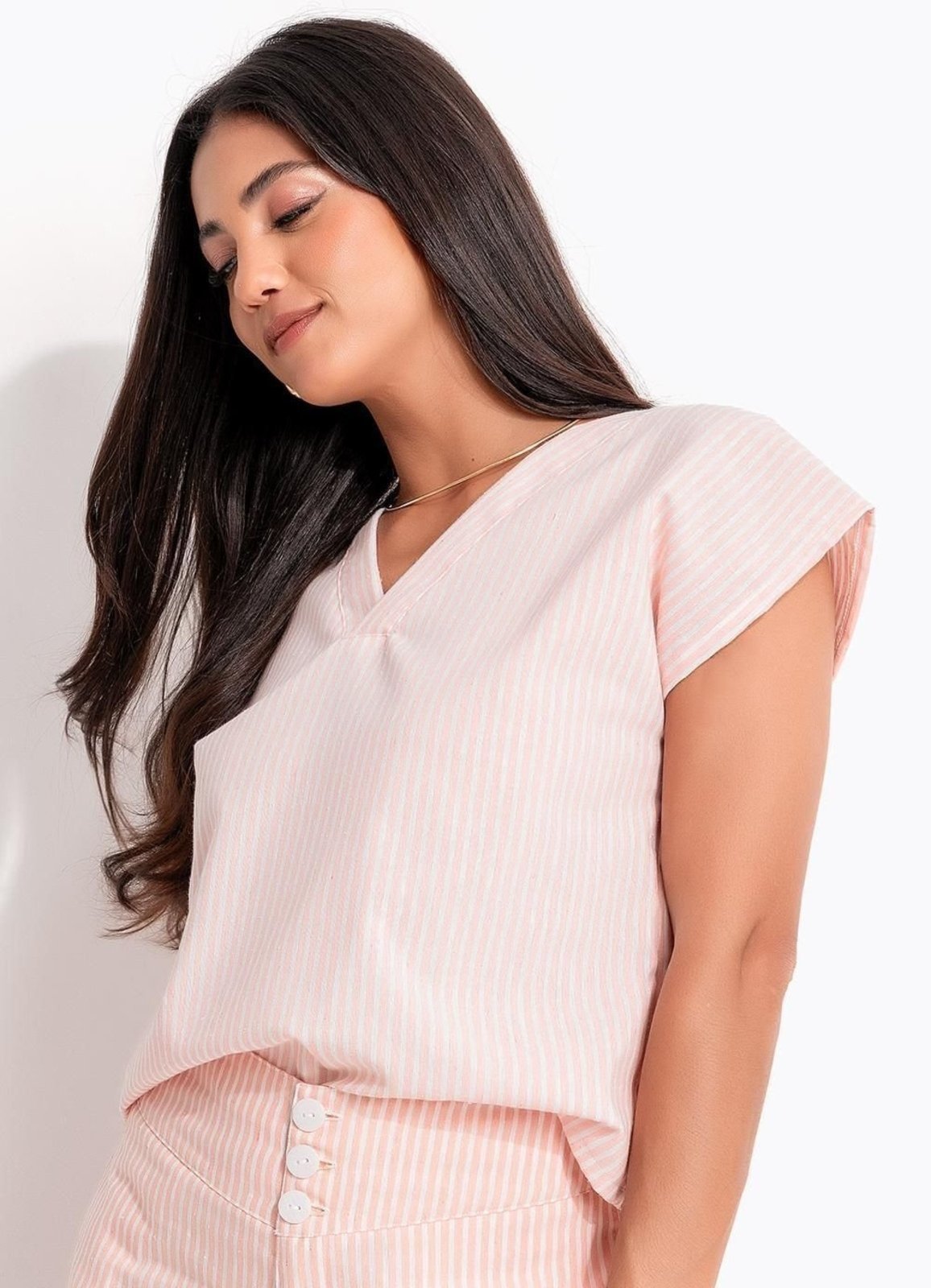 Vista 2 Blusa Em Tecido Plano Sustentável Quintess Listrado rosa Quintess rosa