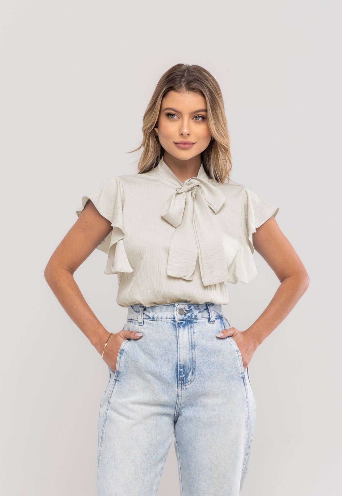 Blusa Feminina Com Laço na Gola e Manga Babado Salvatore bege