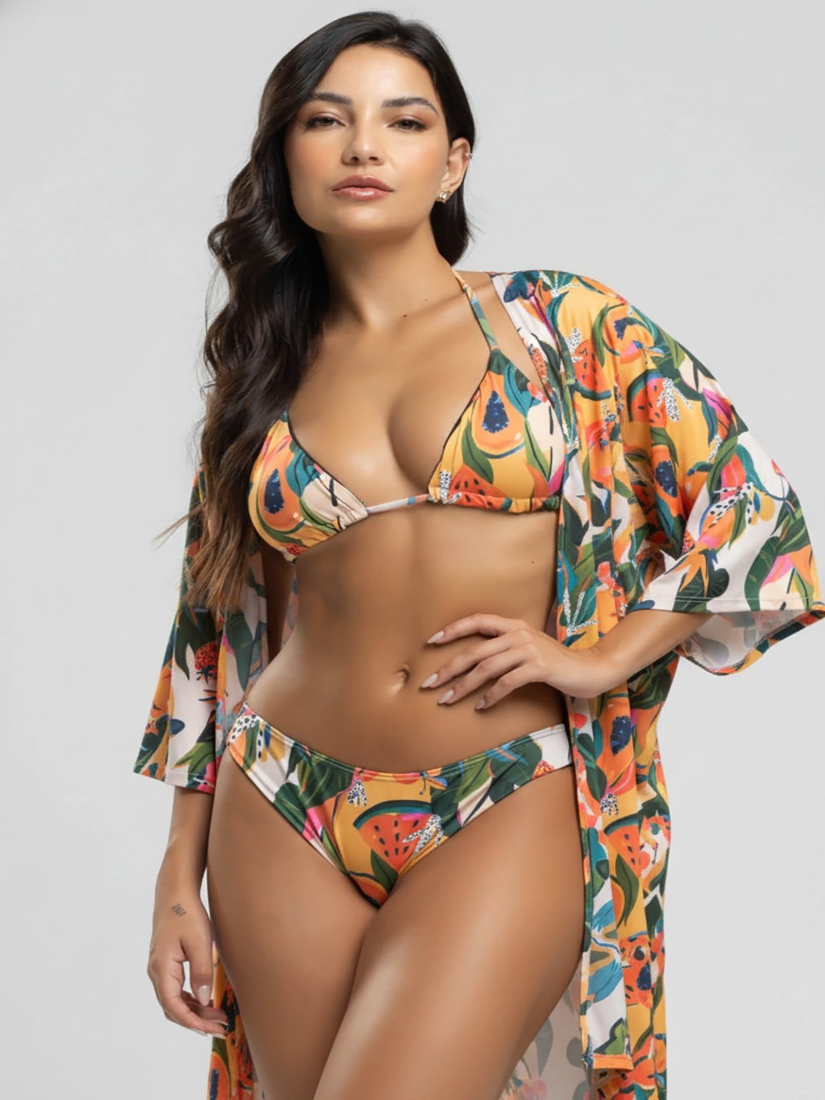 Combo Vicbela Biquini Cortininha Calcinha Comum Estampado + Saida de Praia Kimono Curto Manga Longa Proteção UV Moda Praia Feminina Verão