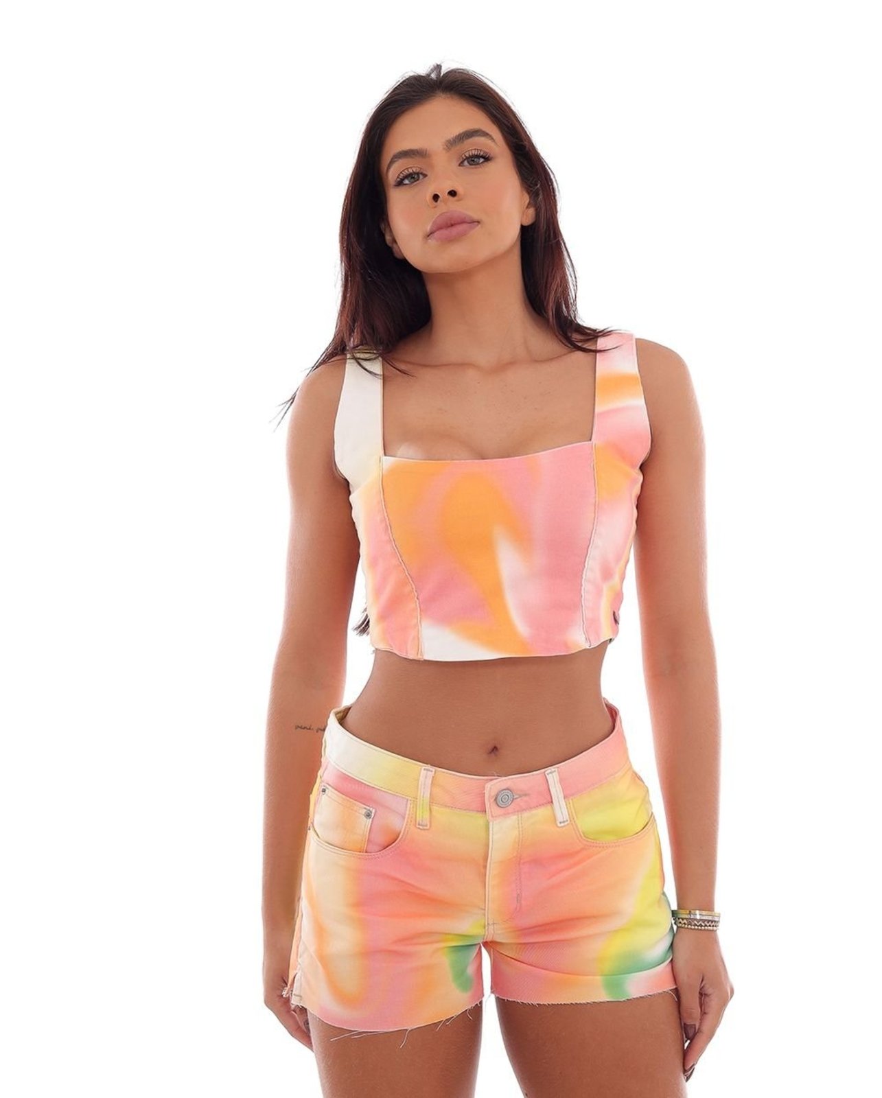 Shorts Feminino Boyfriend com Abertura Lateral Na Barra a Fio 22550 Estampado Color Consciência