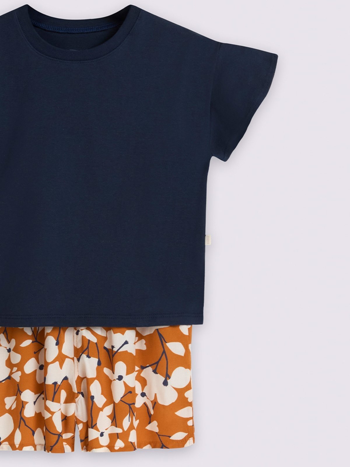 Vista 3 Infantil - Conjunto Menina Bugbee Blusa Lisa Manga Curta Gola Redonda Meia Malha Shorts Estampado Viscose azul marinho/laranja Bugbee azul marinho/laranja