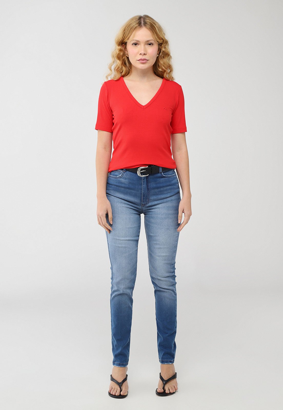 Vista 3 Camiseta Feminina Colcci Canelada Decote V Vermelha vermelho Colcci vermelho