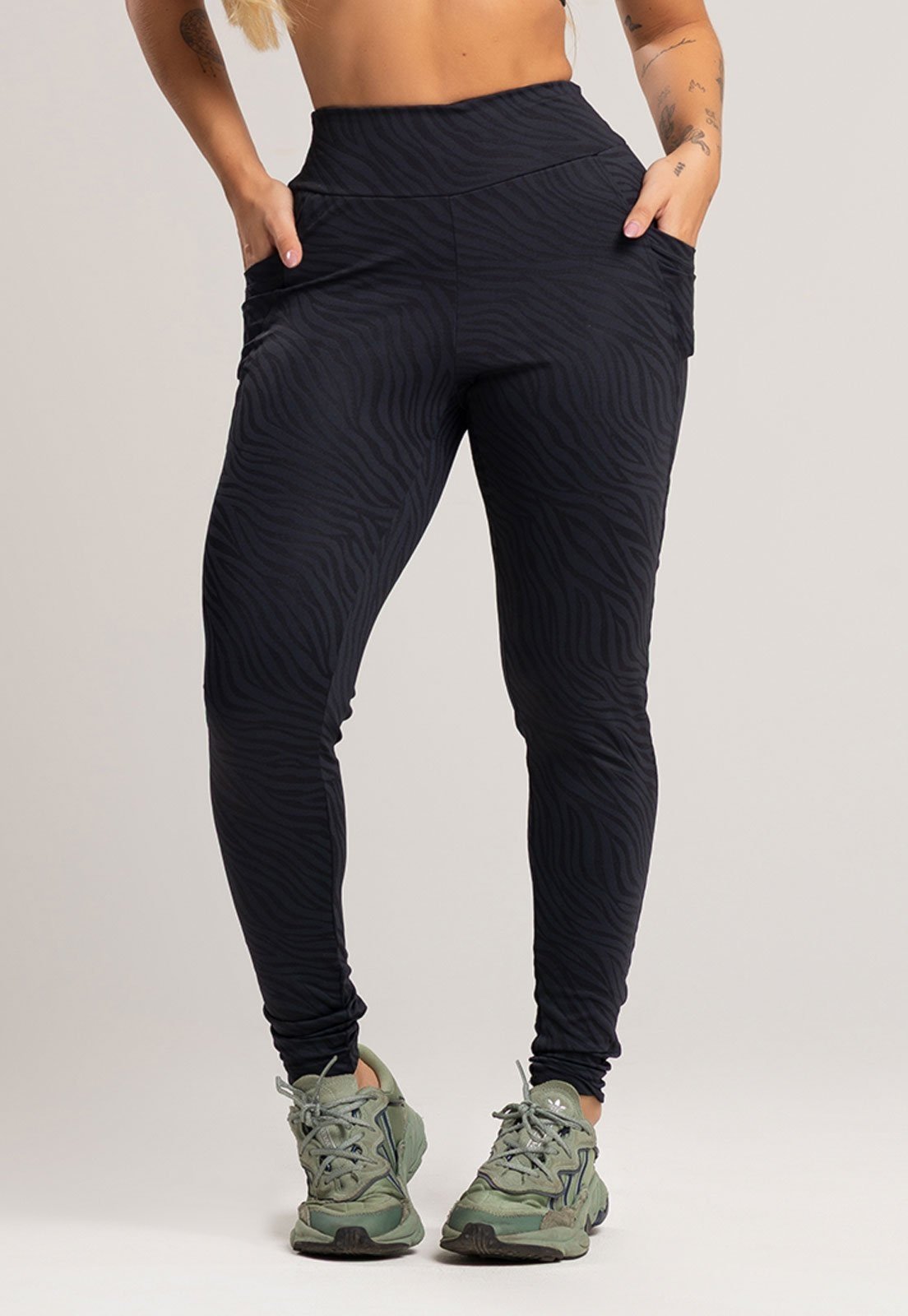Calça Legging MVB Modas Bolsos Cintura Alta Feminina Fitness Jacquard Preto