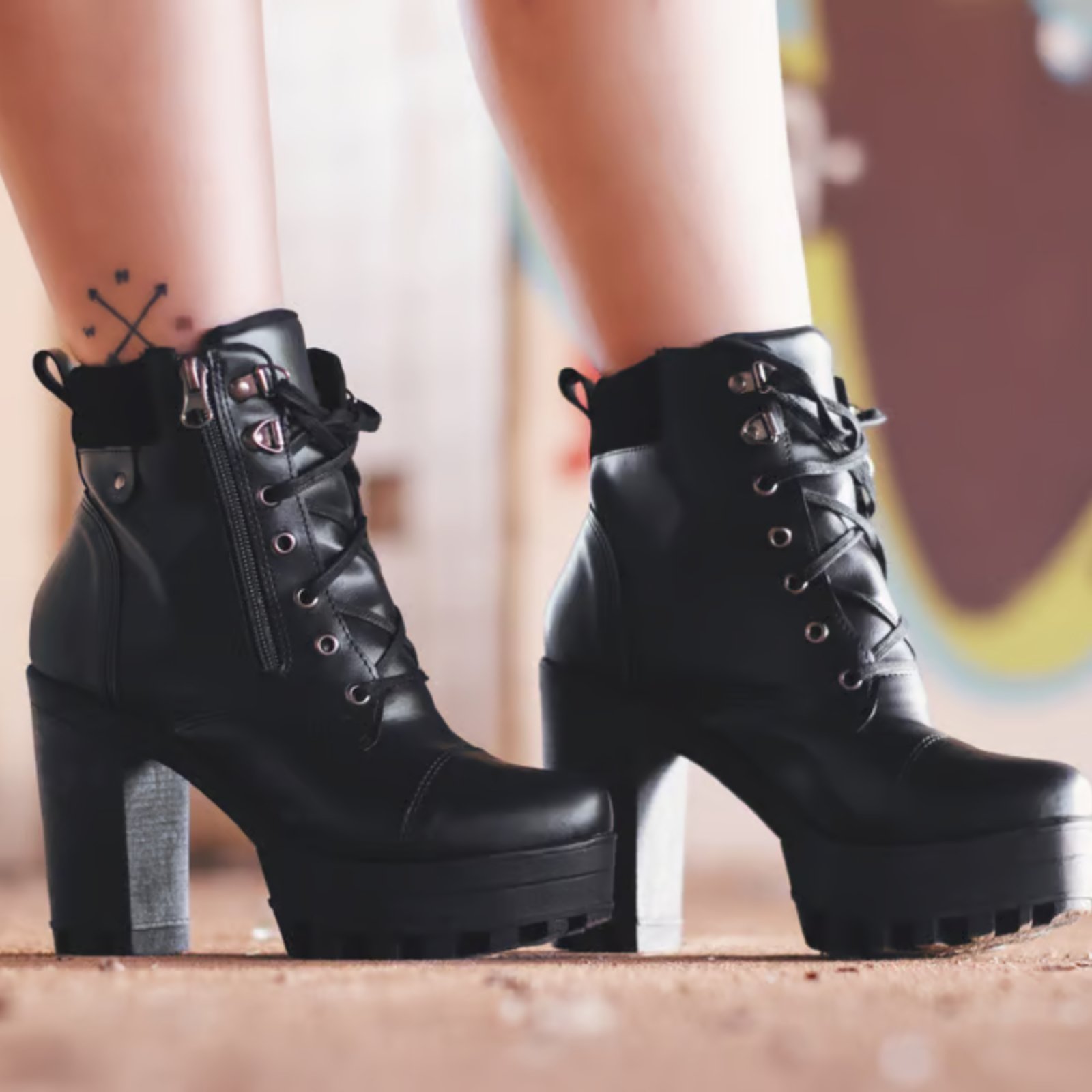 Bota Coturno Feminina Com Salto Tratorado Wit Shoes Preta