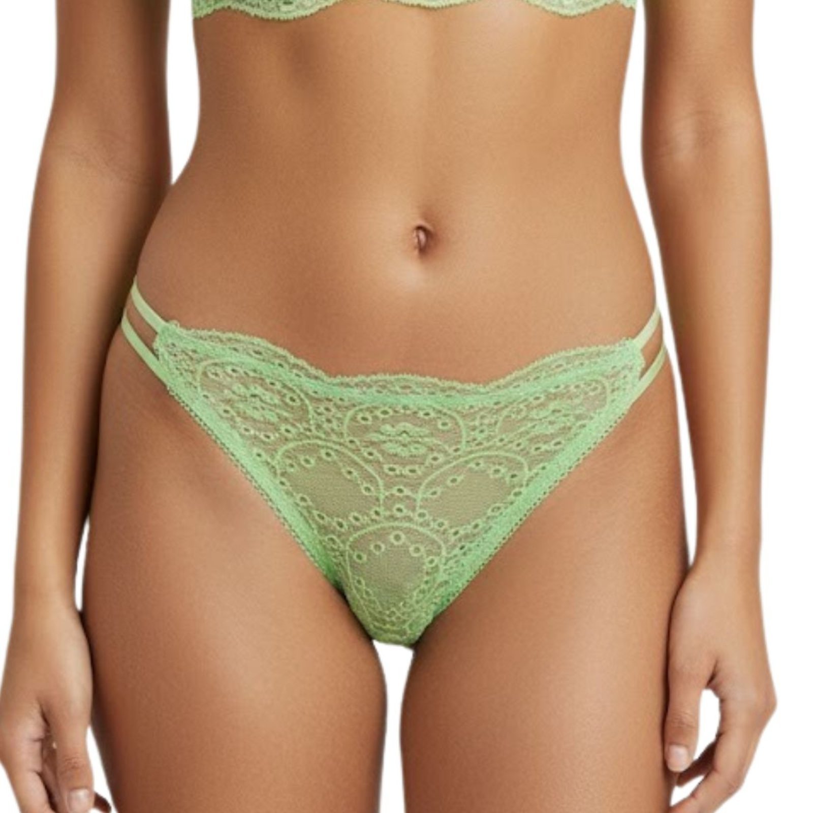 Calcinha String Tanga em Renda Delicatti Liebe