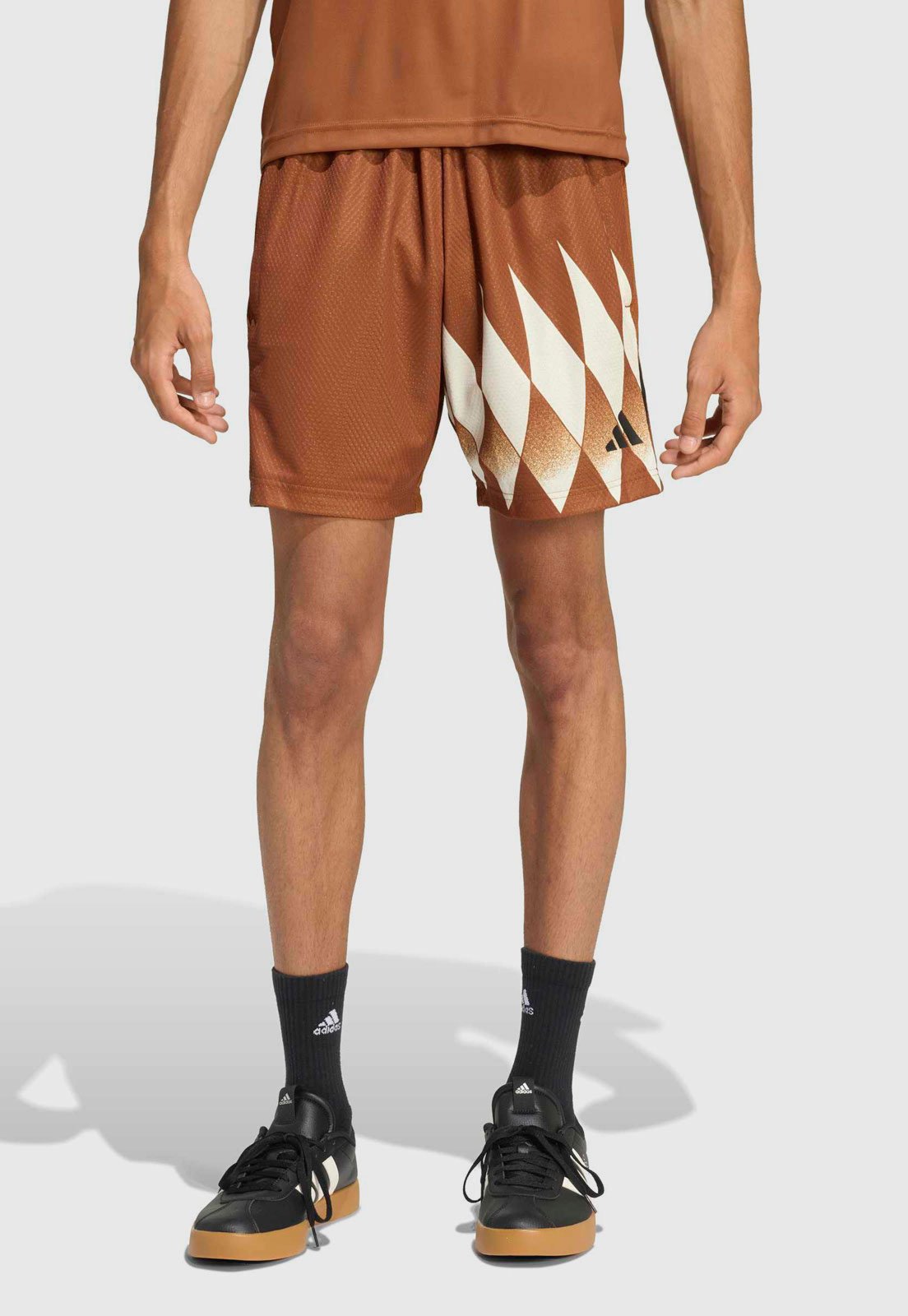 Short Masculino adidas Sportswear Detalhe Lateral Estampa Gráfica Caramelo