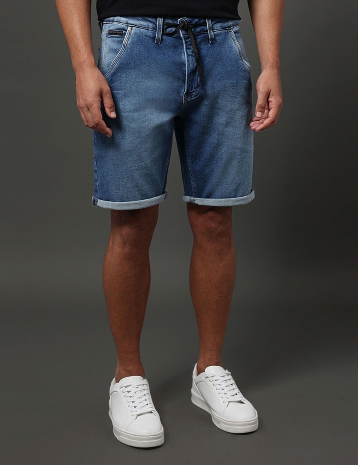 Vista 2 Bermuda Jeans Masculina Bolso-Faca Calvin Klein Jeans Médio azul Calvin Klein Jeans azul