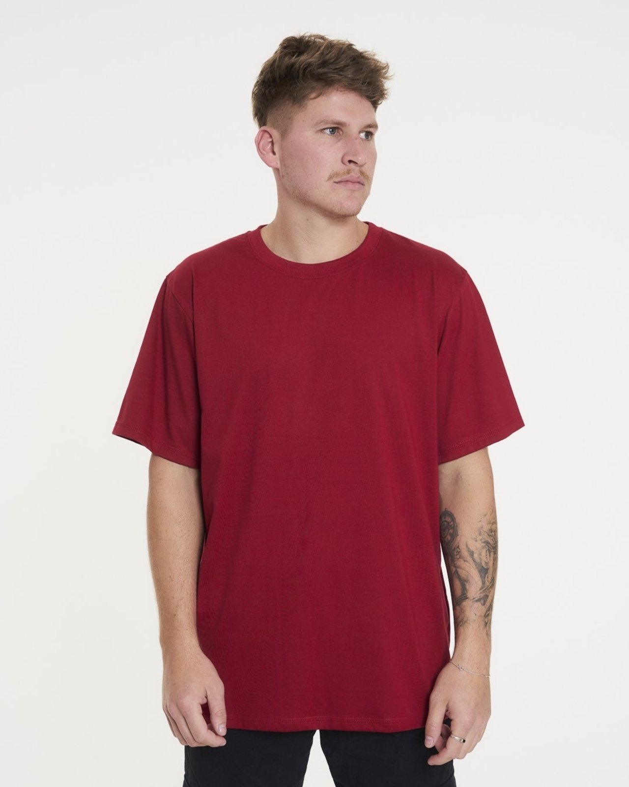 Camiseta Regular Lisa - Vermelho Escuro