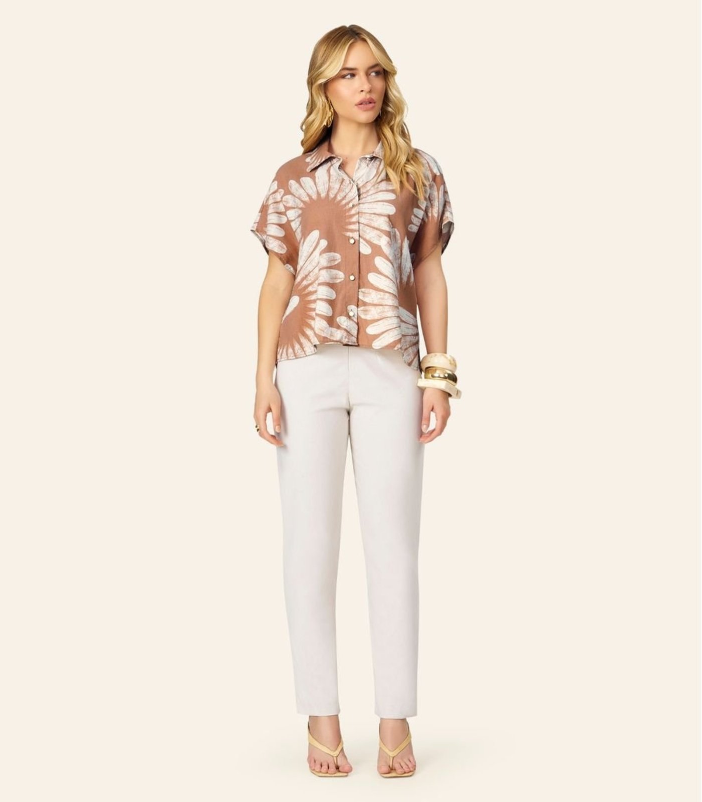 Camisa Feminina Manga Curta Estampada Endless Marrom