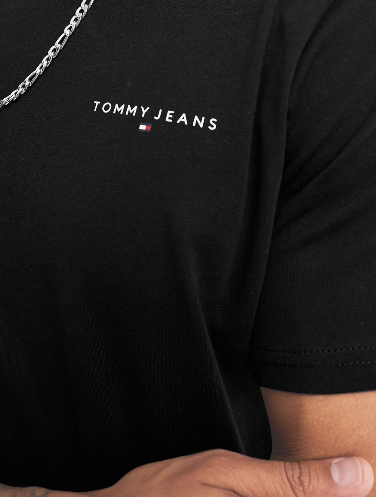 Vista 3 Camiseta Tommy Jeans Masculina Slim Linear Chest Preta preto Tommy Jeans preto