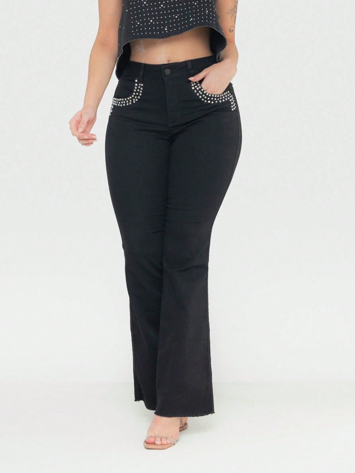 Calça Feminina Flare Jeans Preto com Strass ao Redor do Bolso