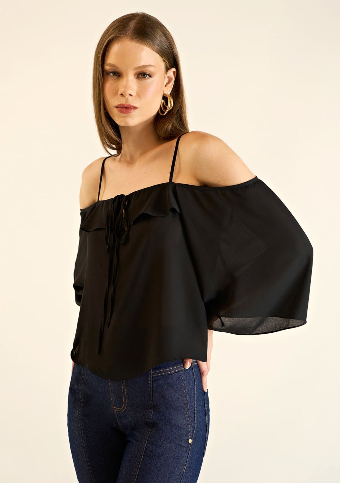 Blusa Zinco Decote V Cavada Com Babado Preto