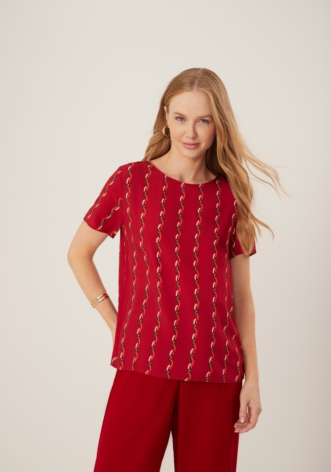 Blusa Básica Estampada Em Viscose Com Mangas Curtas