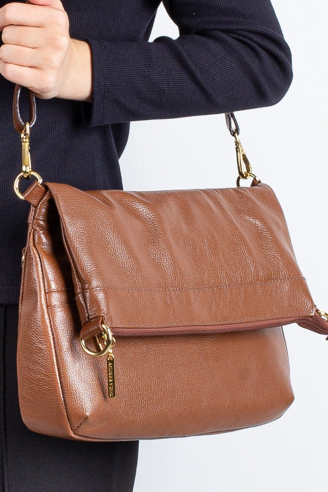 Bolsa tiracolo grande de couro liso Cida - Whisky