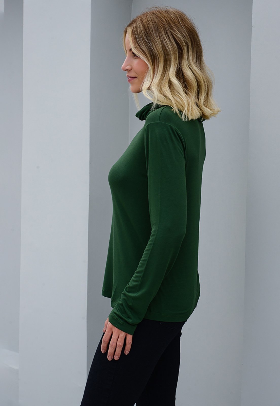 Vista 3 Blusa Gola Rolê Manga Longa BBonnie Lorena Musgo verde BBonnie verde