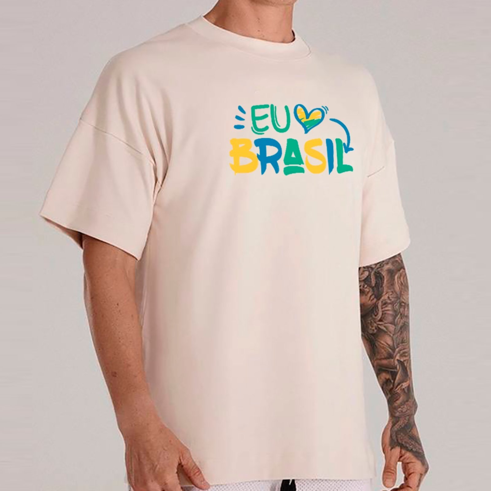 Vista 2 Camiseta Ousy Oversized Eu Amo Brasil Estampa Patriótica Moda Streetwear Unissex Off White off-white white ousy off-white white