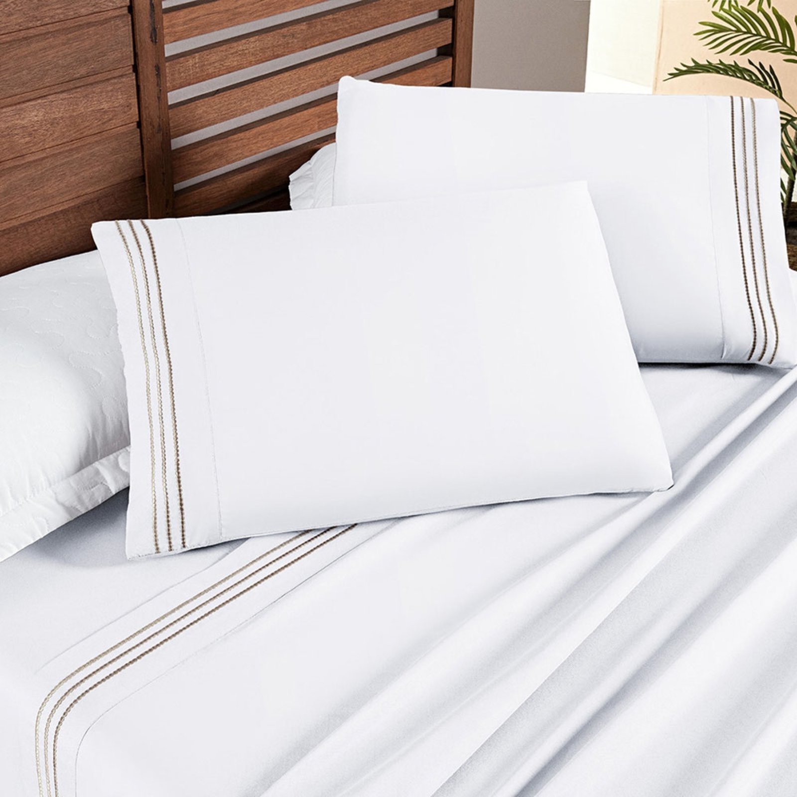 Jogo Cama Lençol Casa Scarpa Honore Casal Padrão Micro Percal 200 Fios c/ Detalhes Bordados 4 Peças - Branco Neve Taupe