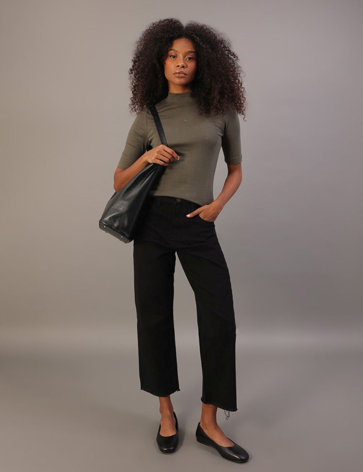 Calça Color Feminina Cropped Straight Barra a Fio - Preto Calvin Klein Jeans