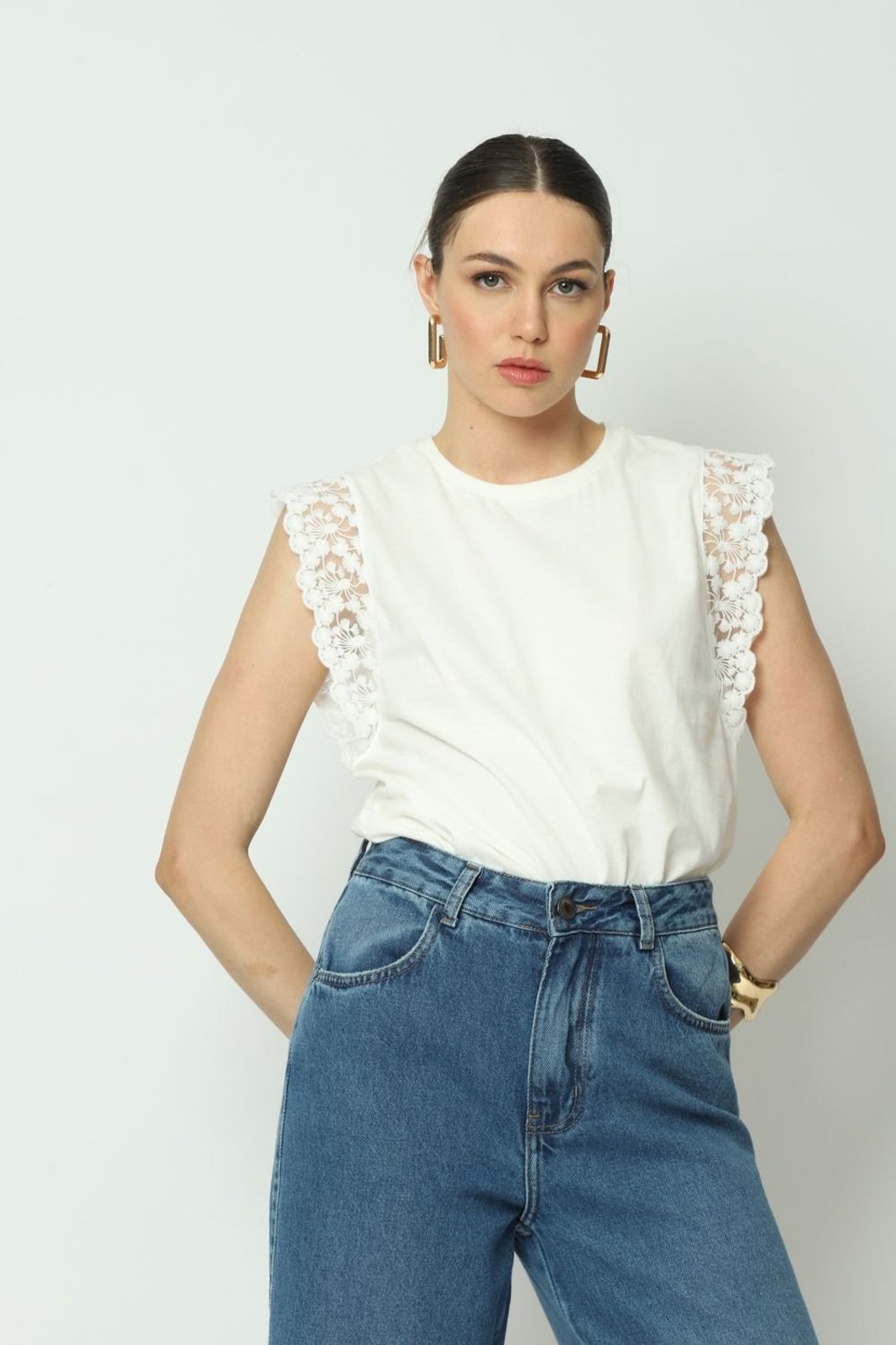 Blusa com Detalhe Renda Off White M Gazzy