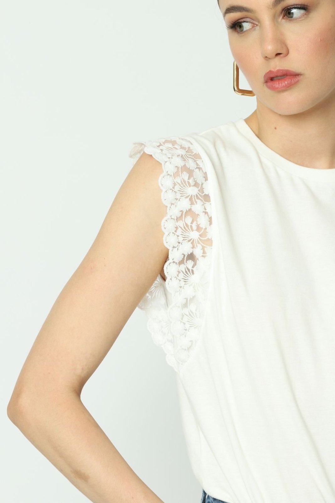 Vista 3 Blusa com Detalhe Renda Off White Gazzy off-white white Gazzy off-white white