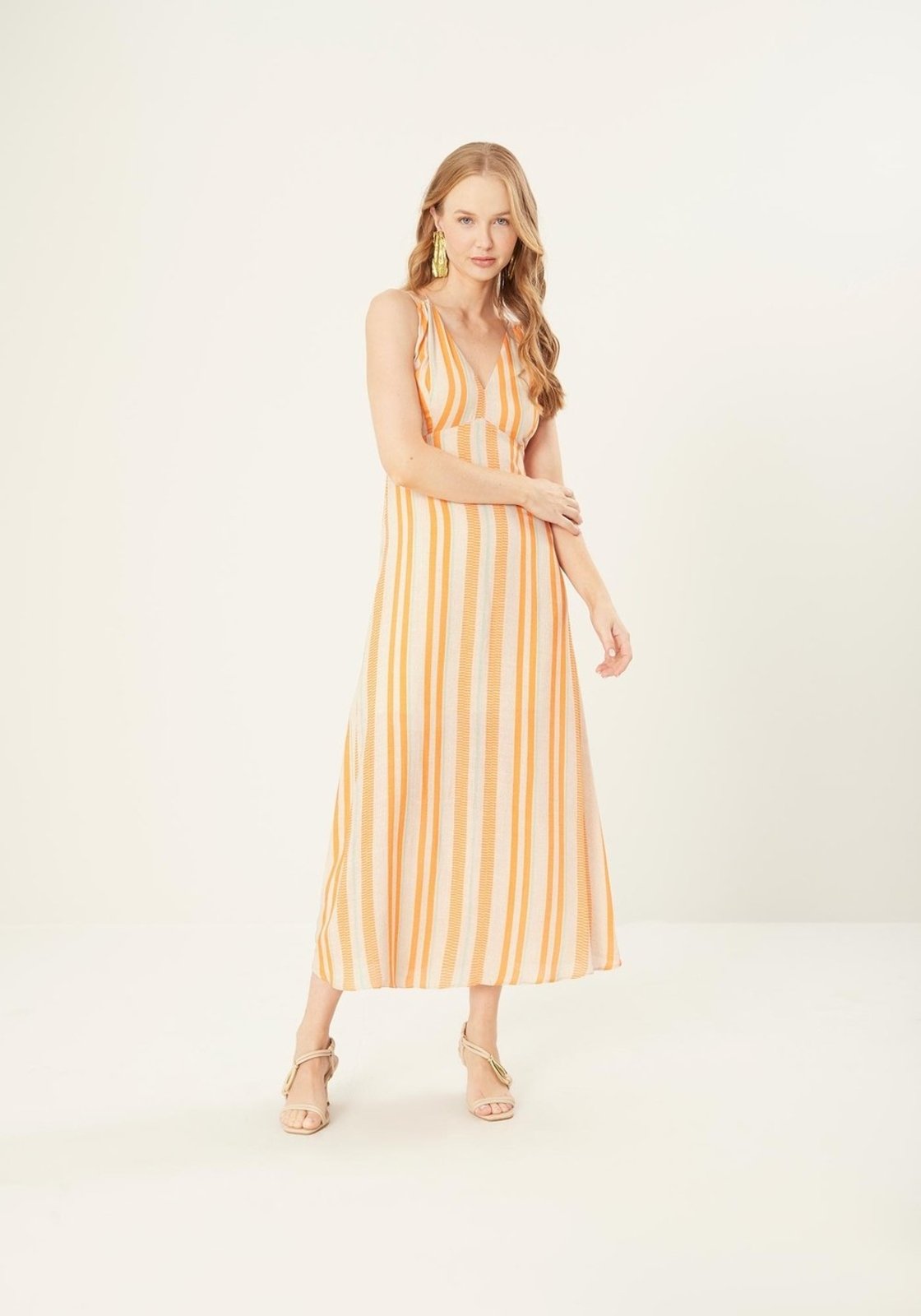Vestido Midi Listrado em Viscose com Recorte Costas