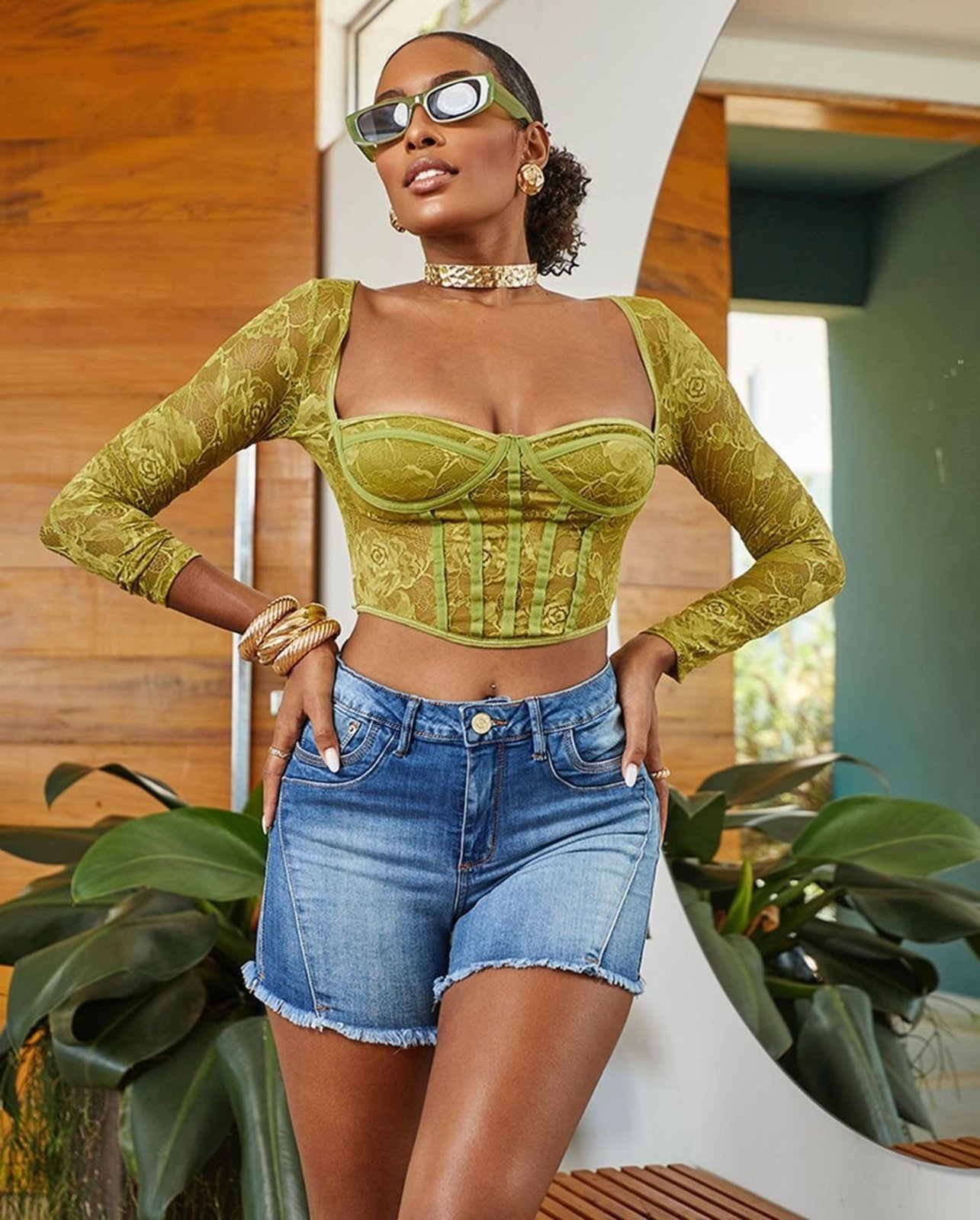 Bermuda Jeans Meia Coxa Feminina Cintura Média Barra Desfiada 23501 Média Consciência