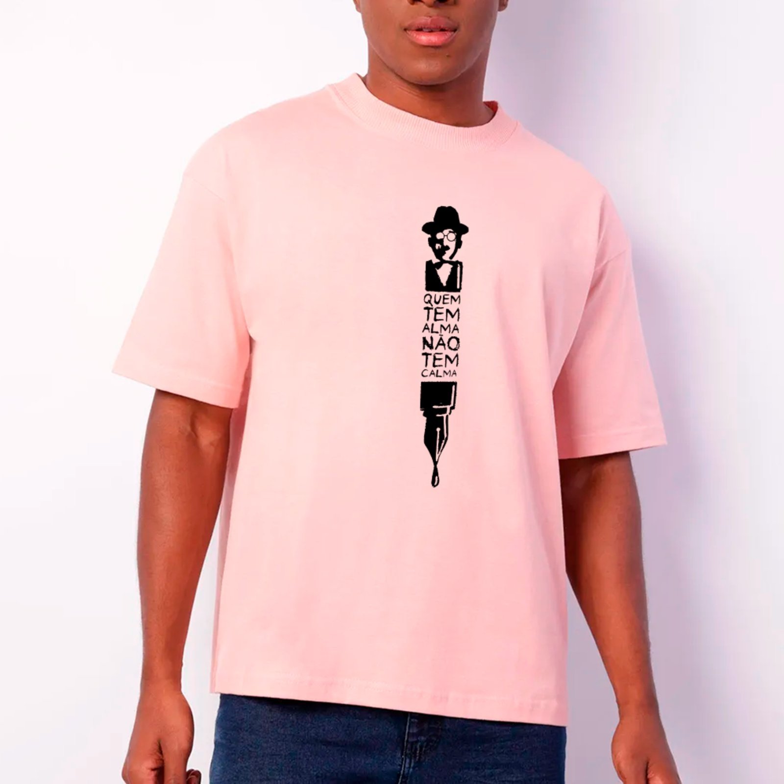 Vista 2 Camiseta Ousy Básica Frase Poética Alma Inquieta Cultura Literária Unissex rosa ousy rosa