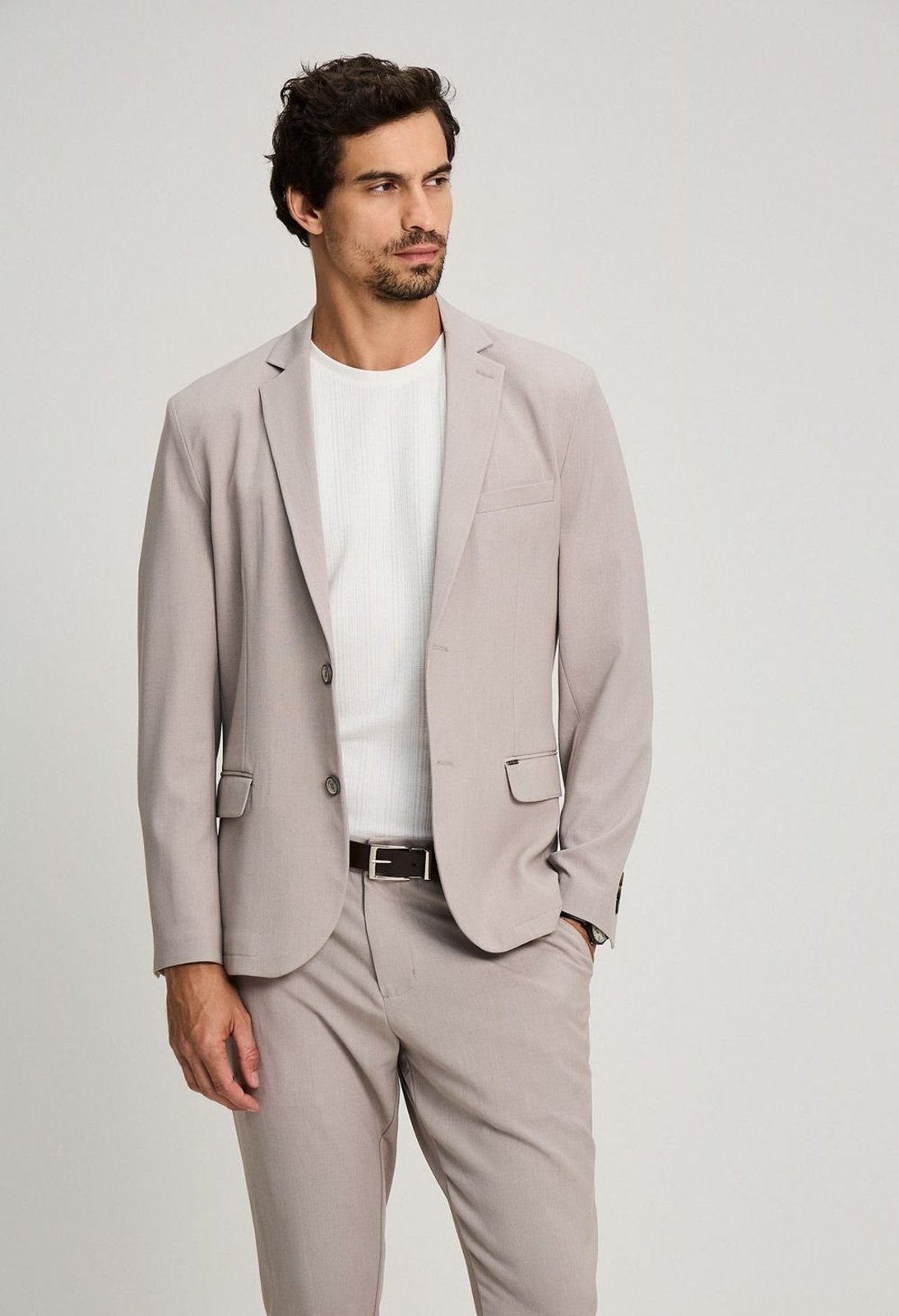 BLAZER DOCTHOS SLIM MEIO FORRO 360 BLAZER DOCTHOS SLIM MEIO FORRO 360 040 AREIA 52