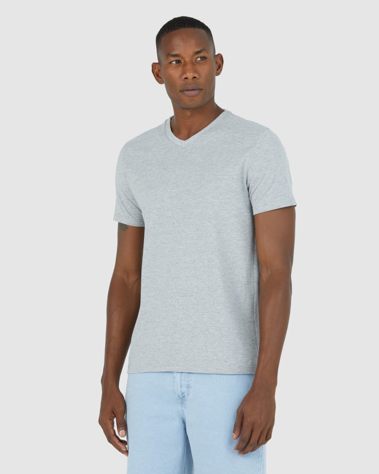 Camiseta Básica Masculina Gola V Em Algodão