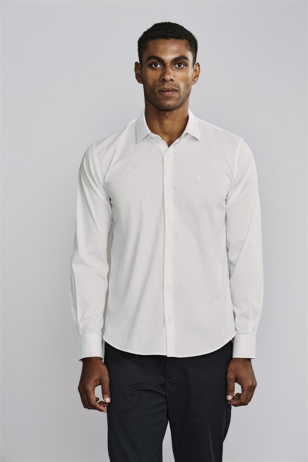 HIGHSTIL Camisa Lisa Comfort – Off White