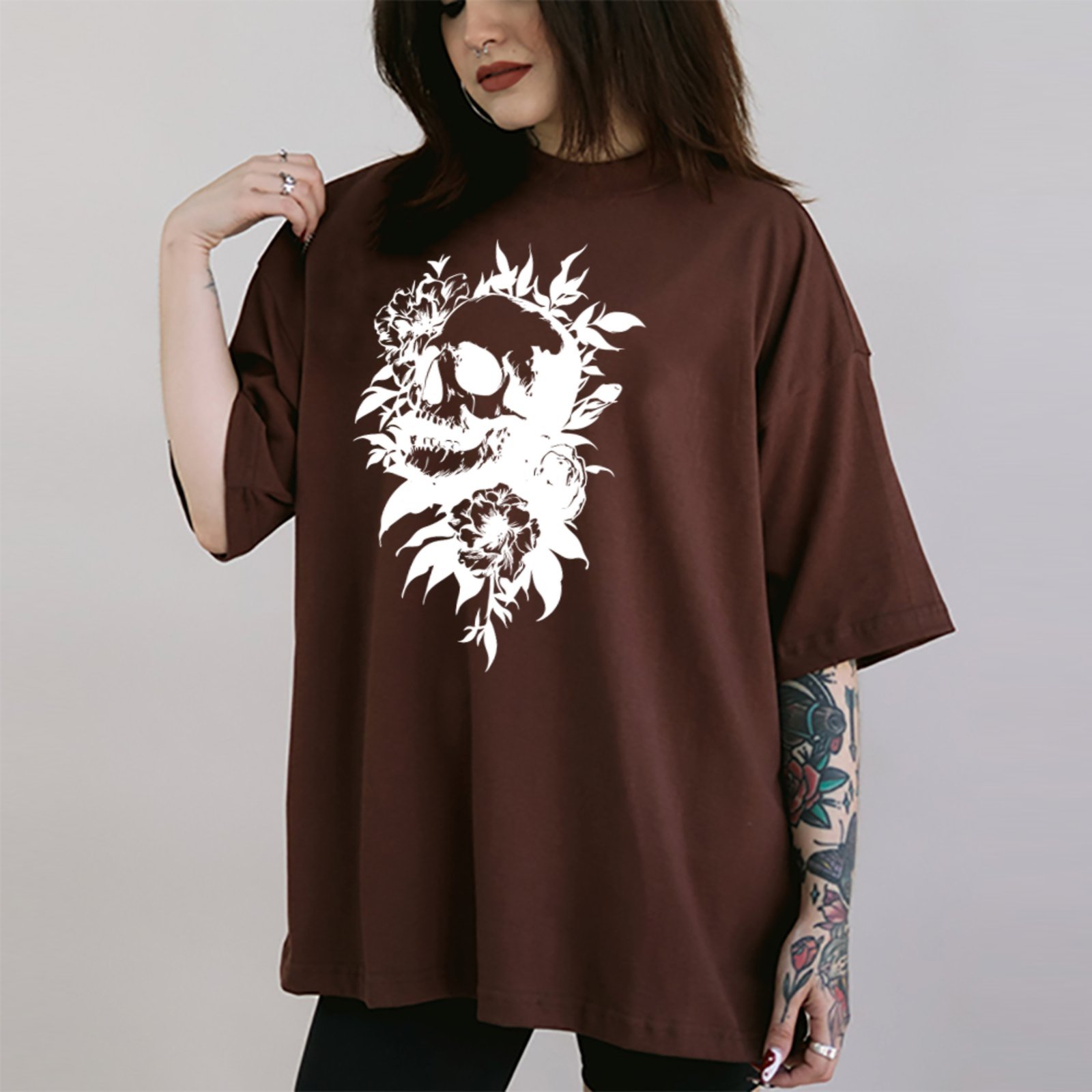 Camiseta Ousy Unissex Streetwear Skull Flowers Cultura Urbana Premium Oversized Marrom