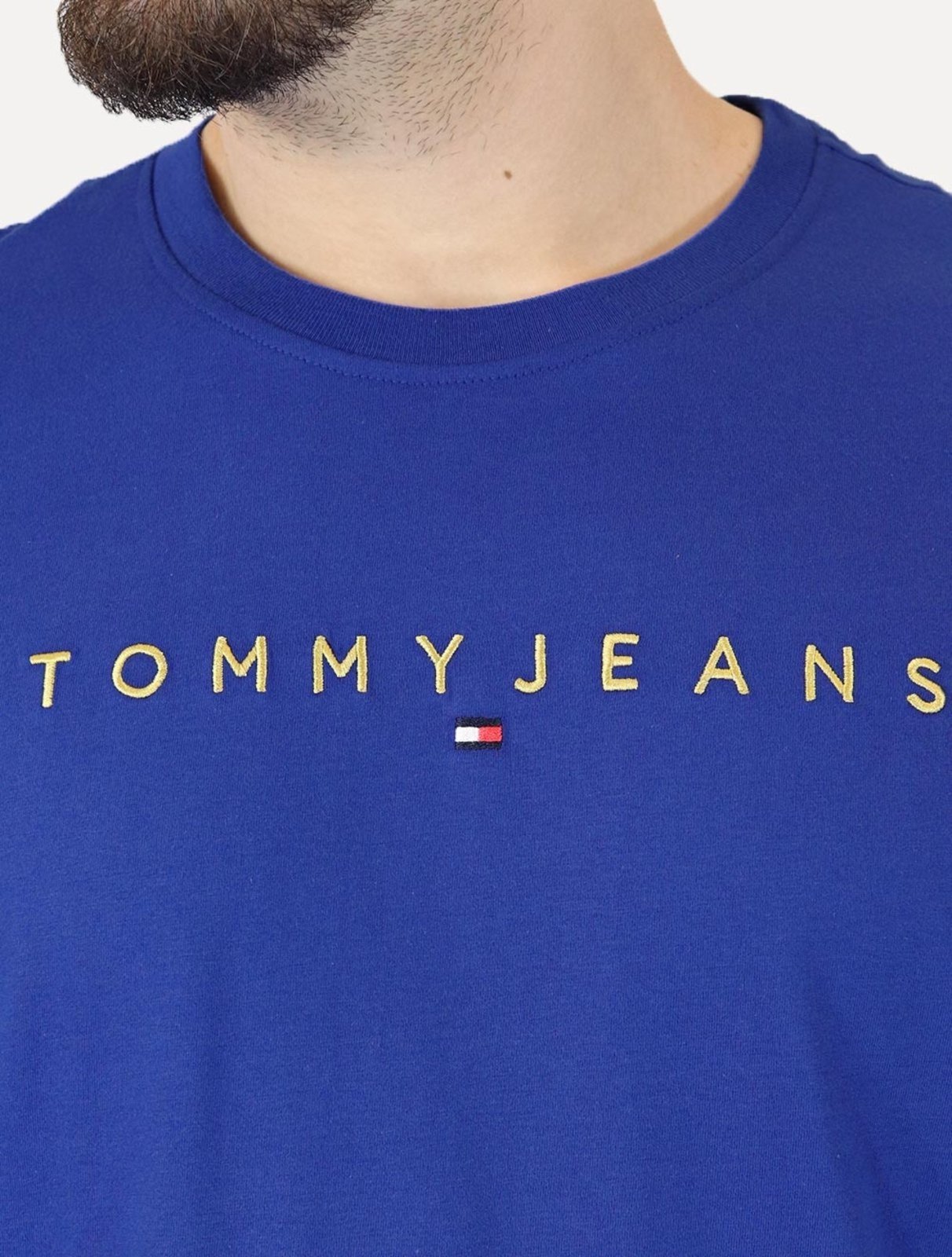 Vista 3 Camiseta Tommy Jeans Masculina Core Linear Gold Logo Azul Royal azul gold Tommy Jeans azul gold