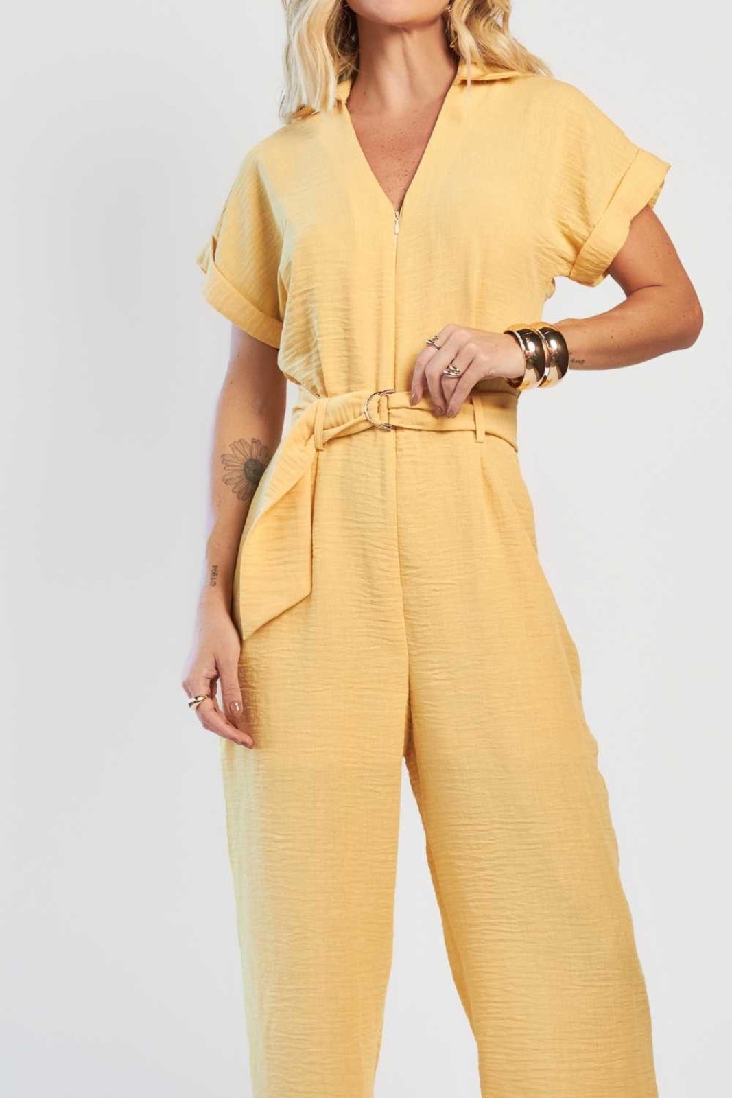 Vista 2 Macacão Vanibele Crepe amarelo Vanibele amarelo
