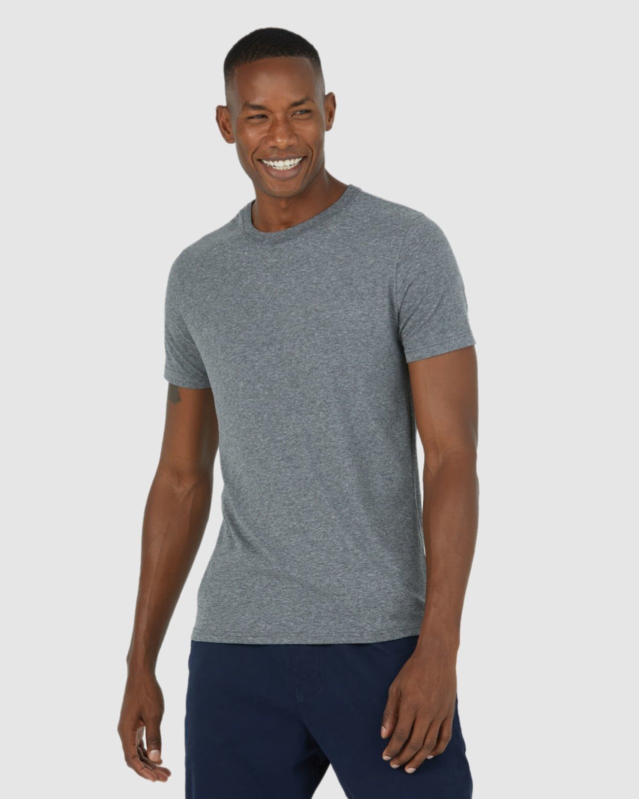 Camiseta Básica Masculina Decote Redondo Pesponto Em Meia Malha Cinza Escuro – GG Malwee