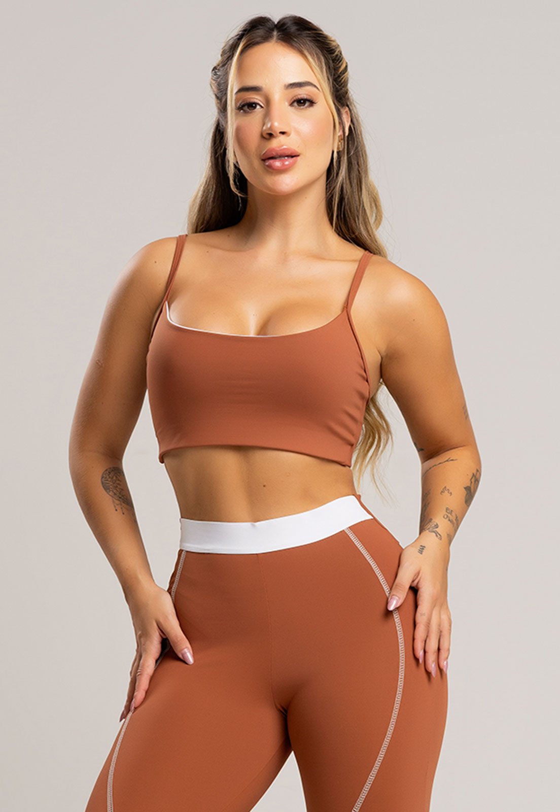 Vista 2 Top Fitness MVB Modas Duplo Alcinha de Regulagem Poliamida Mousse marrom Mvb Modas marrom