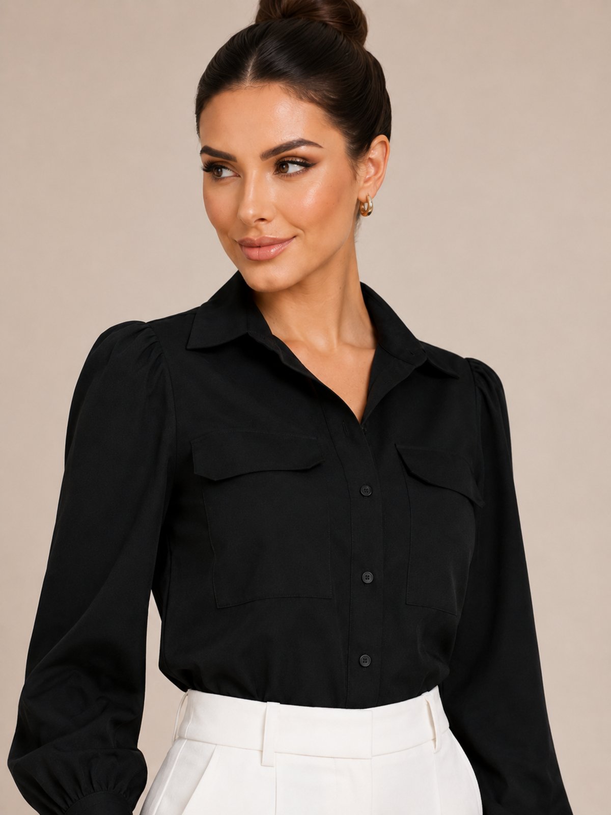 Camisa em Tricoline Lapetry Feminina com Bolso Lapela Manga Longa Preta Elegante