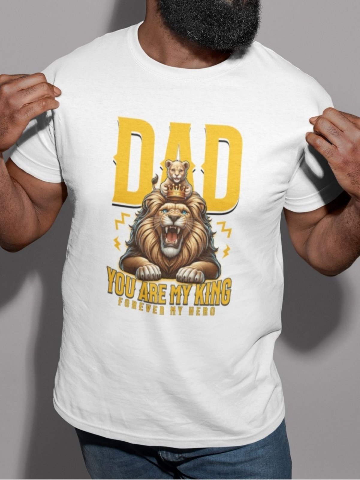Camiseta Básica Masculina GuGi Leão Pai Rei Coroa Branco